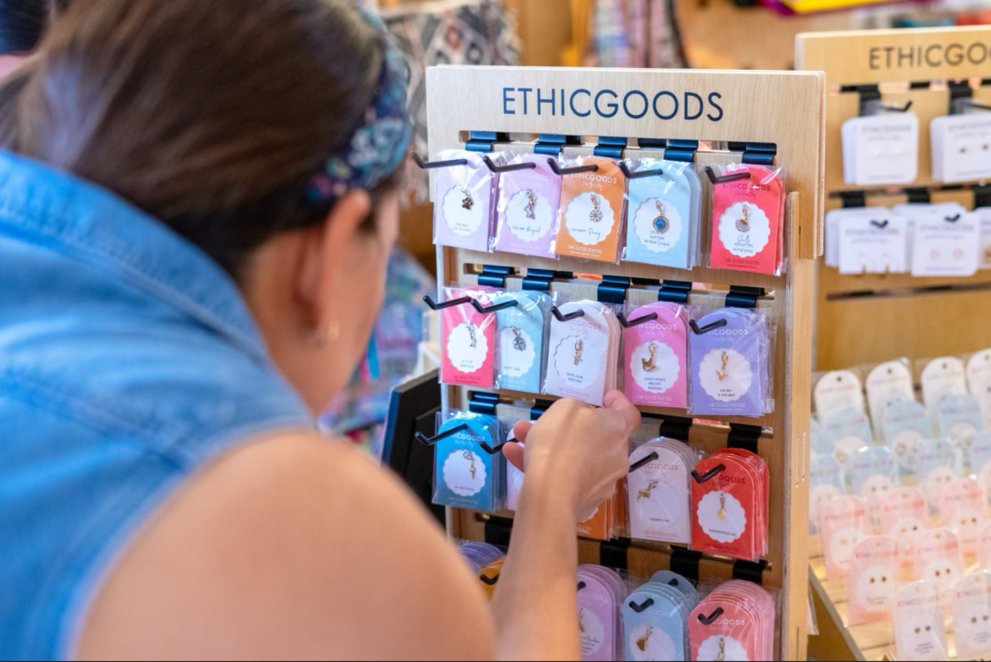 ETHICGOODS - Compass Gold Charm